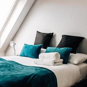 Short Stays Away 200 Apartment