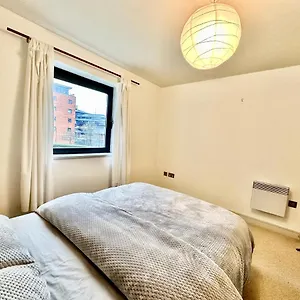 Cosy Canal View Bay , Cardiff United Kingdom